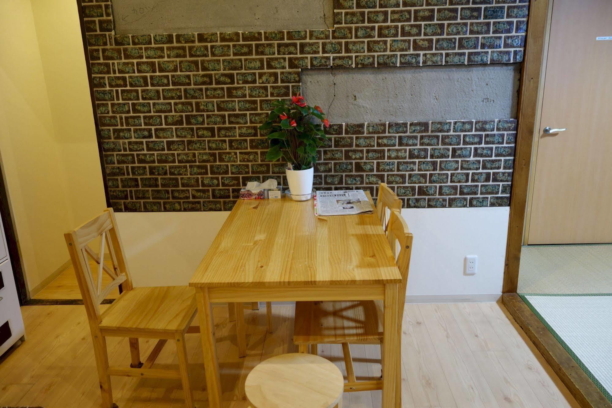 Guesthouse Akicafe Inn Hiroshima Exterior photo