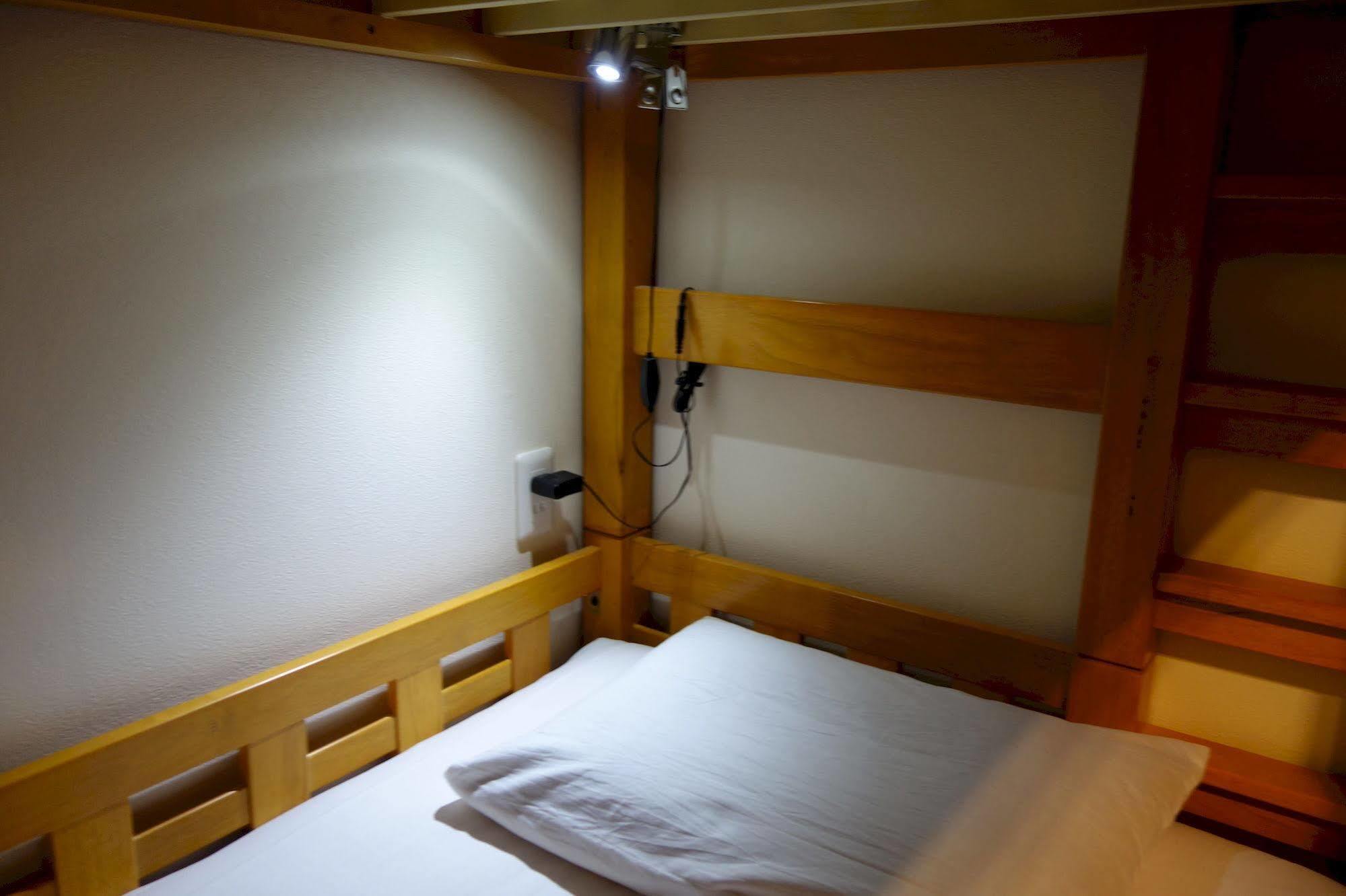 Guesthouse Akicafe Inn Hiroshima Exterior photo